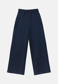 Pantalons larges navy avec une ceinture élastique froncée, deux poches avant et une texture de tissu lisse.