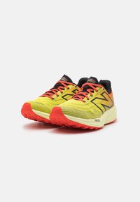 New Balance FUELCELL VENYM - Trail tekaški čevlji - khaki