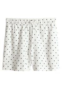Weiße Shorts mit schwarzem Polka-Punkt-Muster, ausgestattet mit einem elastischen Bund und einem Kordelzug zur Anpassung. Weicher, leichter Stoff.