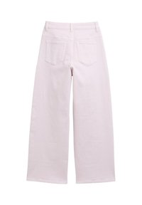 Jeans a gamba larga di colore rosa chiaro realizzati in cotone. Presentano tasche frontali e posteriori, con una texture liscia e dettagli cuciti sulle cuciture.