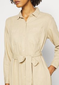 GAP Robe chemise - sand