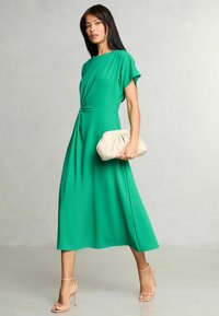Lipsy REGULAR FIT-KNOT SIDE MIDI - Žerzejové šaty - green