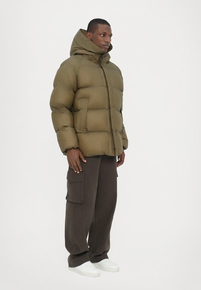 CLOSED PUFFER JACKET - Winter jacket - marsh green