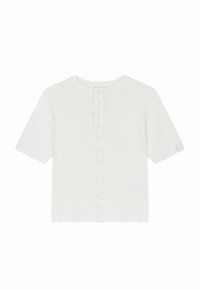 Īsām piedurknēm balts džemperis, adīts audums, viļņota pogu svītra, apaļa kakla izgriezums un neliela zīmola etiķete uz piedurknes.