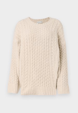 Pulover tricotat bej cu modele texturate de țesătură și cabluri. Guler rotund și mâneci lungi. Material moale, gros, cu o croială lejeră.