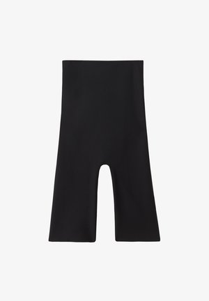 Sorte højtaljede shorts lavet af strækstof, med en bred benlængde og en åben midterafskæring for åndbarhed.