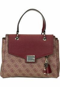 Borsa marrone e bordeaux con un design strutturato, caratterizzata da un'esterno testurizzato, hardware in metallo e un ciondolo con chiavi e dettagli di lucchetto.