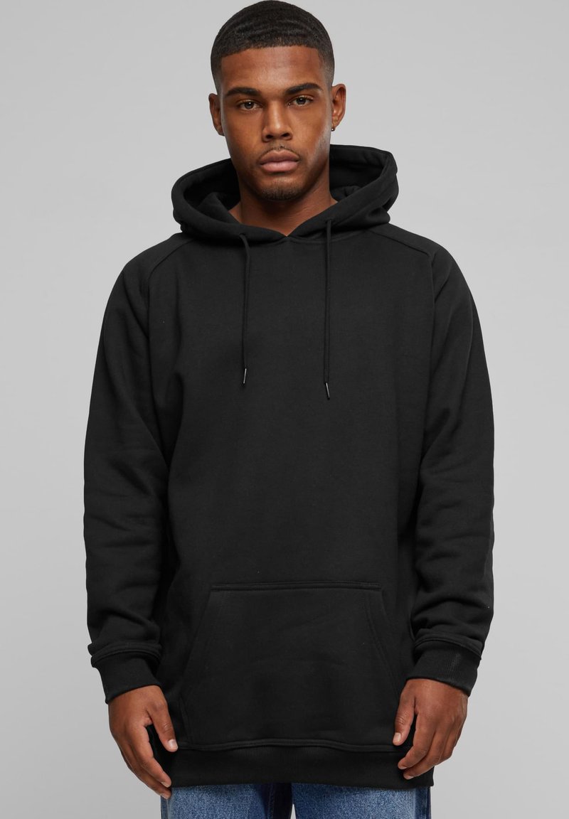 Felpa nera in cotone con tasca frontale, cappuccio con lacci e polsini a costine. Il design è semplice e privo di ornamenti, offrendo un look casual.