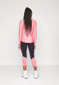 Endless LIFT - 3/4 ilgio sportinės kelnės - black/bright coral