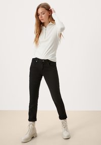 QS - SLIM  TWILL STRETCHBROEK - Liibuvad teksad - black Väikepilt 1