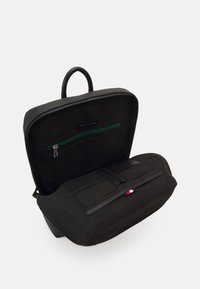 Tommy Hilfiger TRANSIT BACKPACK UNISEX - Malý batoh  - black