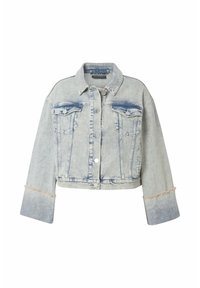 Kortad denimjacka i ljusblått med blekta detaljer, med två bröstfickor, knäppt framtill och fransade ärmslut.