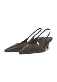 Tacchi slingback a punta in pelle leopardata marrone e nera, con tacco basso e design minimalista. Texture liscia.