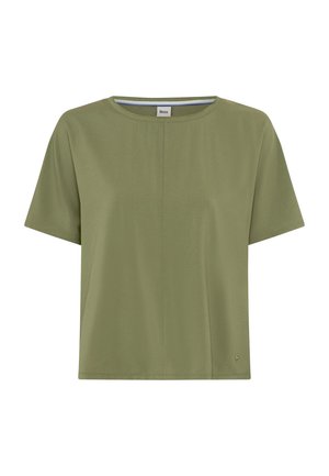 T-shirt vert olive à manches courtes, col rond, avec une couture centrale sur le devant et un petit logo en métal près de l'ourlet inférieur.
