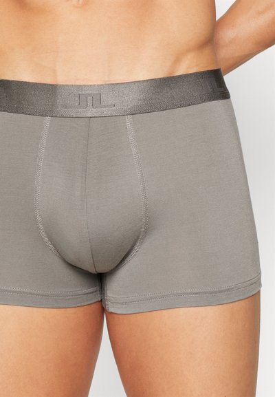 Grå boxershorts laget av mykt materiale med en tettsittende passform. Har et mørkt elastisk midjebånd med en subtil logo og rene sømdetaljer.