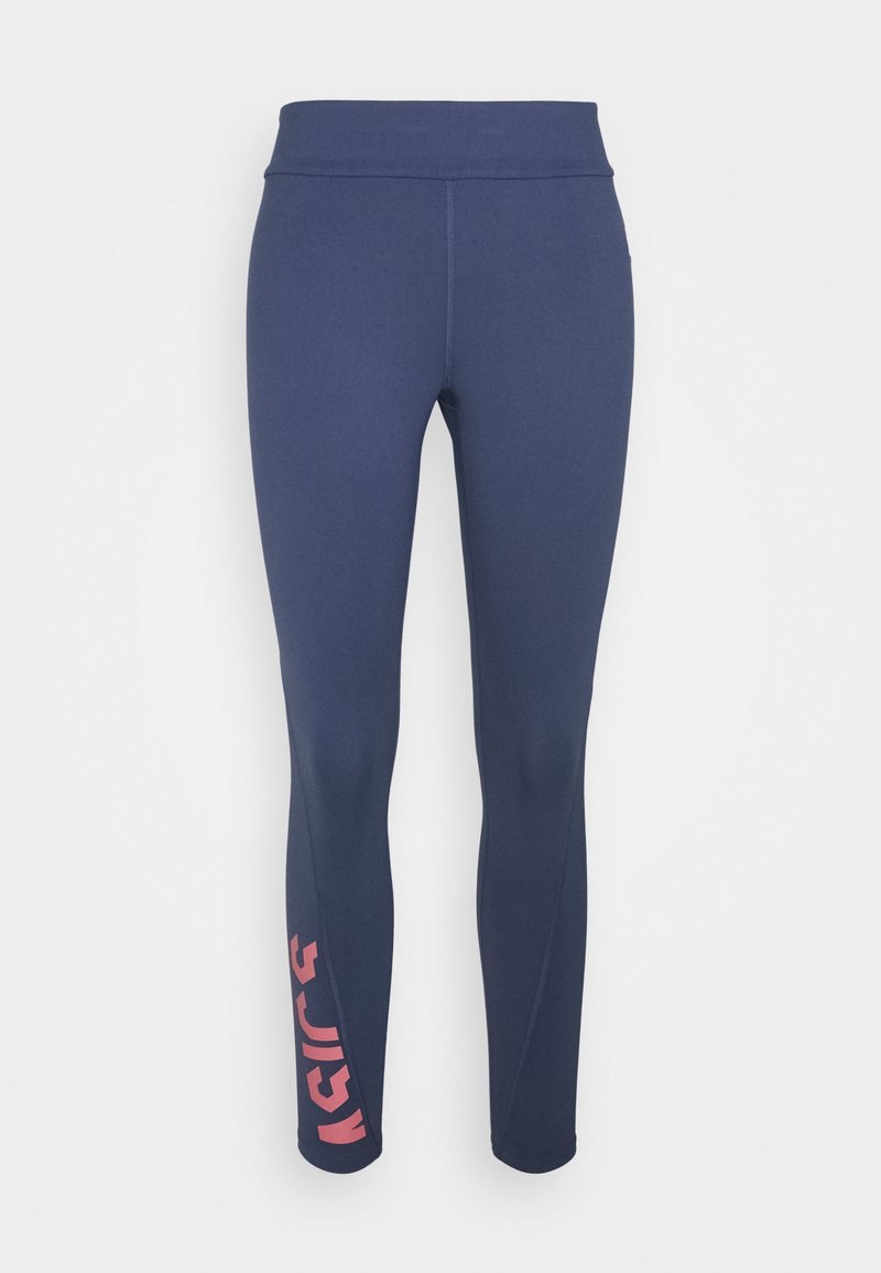 Námořnické legíny na sport s vysokým pasem a růžovým logem ASICS v dolní části levé nohy. Vyrobené z pružné a hladké tkaniny.