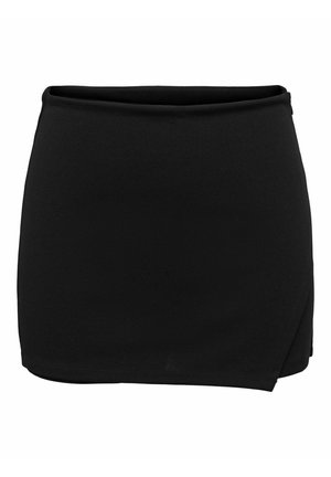 Jupe courte noire avec un léger détail de superposition sur le côté droit et une ceinture simple.