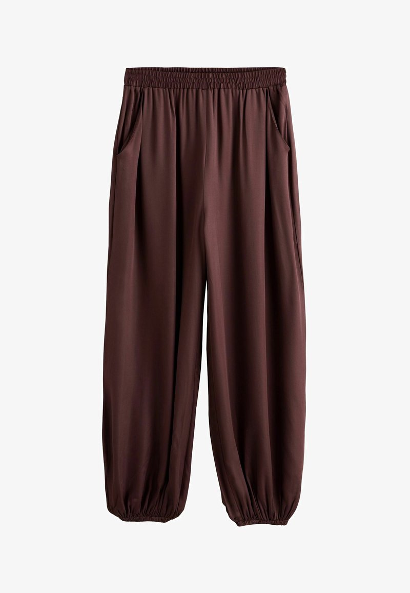 Pantalon marron ample avec ceinture élastique et poignets, poches latérales, en tissu lisse.
