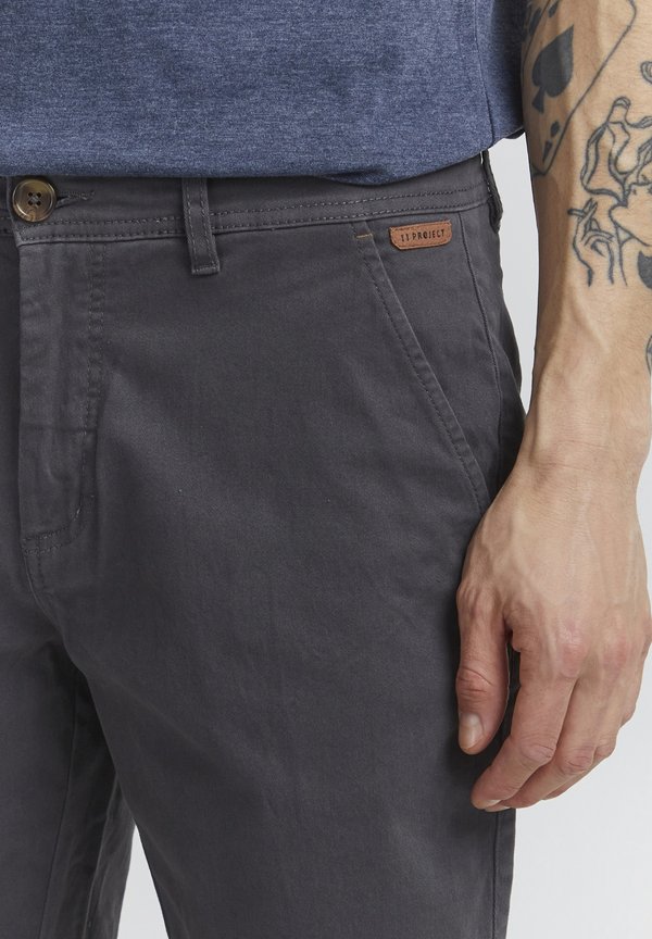 PRGALINO REGULAR FIT - Shorts - forged iron3