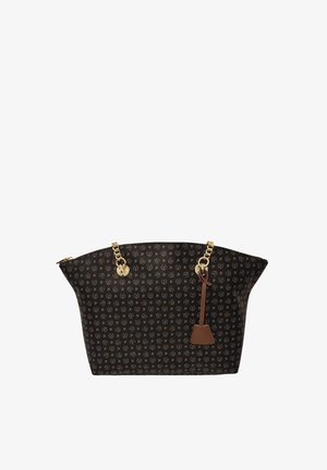 Borsa tote di colore marrone scuro con motivo ripetuto di loghi circolari, manici a catena dorata e una piccola targhetta in pelle marrone attaccata.