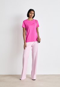 BOSS ESOGO - Tricou basic - bright purple