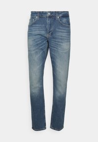 Džínové kalhoty v středně modré barvě s vybledlými detaily. Rovný střih, pět kapes a zapínání na knoflík.