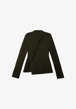Top de manga larga color verde oliva con volante en el frente, corte asimétrico y detalles de botones en el escote y el lateral. Textura de tela suave.
