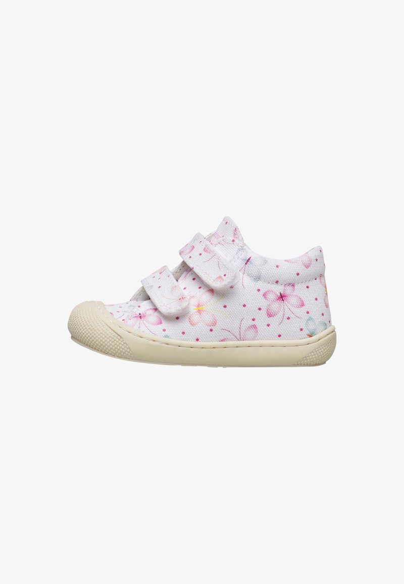 Chaussure pour tout-petit blanche avec motif papillon rose et pois, deux bandes Velcro, semelle en caoutchouc beige arrondie et bout renforcé.