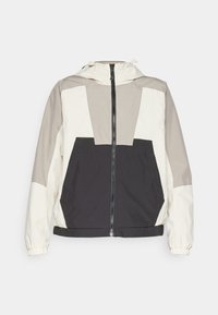 - Kurtka Outdoor