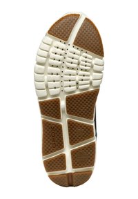 Suela de zapatilla GEOX, que presenta una base de goma blanca con un agarre de goma marrón texturizado y orificios de ventilación para una mejor transpirabilidad.