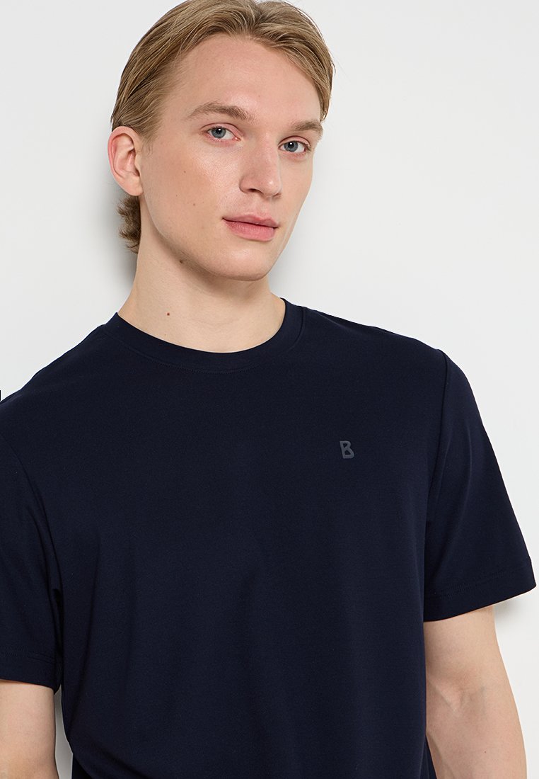 Marineblaue T-Shirt aus Baumwollmischgewebe, mit Rundhalsausschnitt, kurzen Ärmeln und einem kleinen geprägten 'B'-Logo auf der Brust.