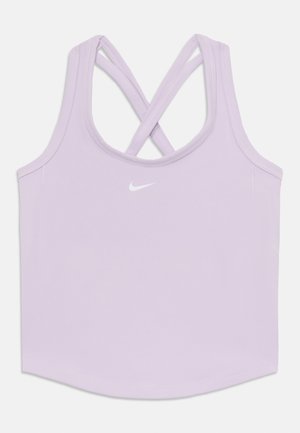 Lichtpaarse sporttanktop met gekruiste achterbanden en een klein wit Nike-logo op de voorkant. Gladde textuur, aansluitend ontwerp.