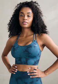 ICANIWILL DEFINE SEAMLESS TIE DYE BRA - Sportski grudnjak sa srednje jakom potporom - dark teal