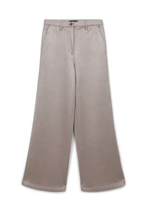 Pantaloni a gamba larga realizzati in un morbido tessuto grigio chiaro. Presentano tasche anteriori e una chiusura con bottone. Texture liscia con cuciture pulite.