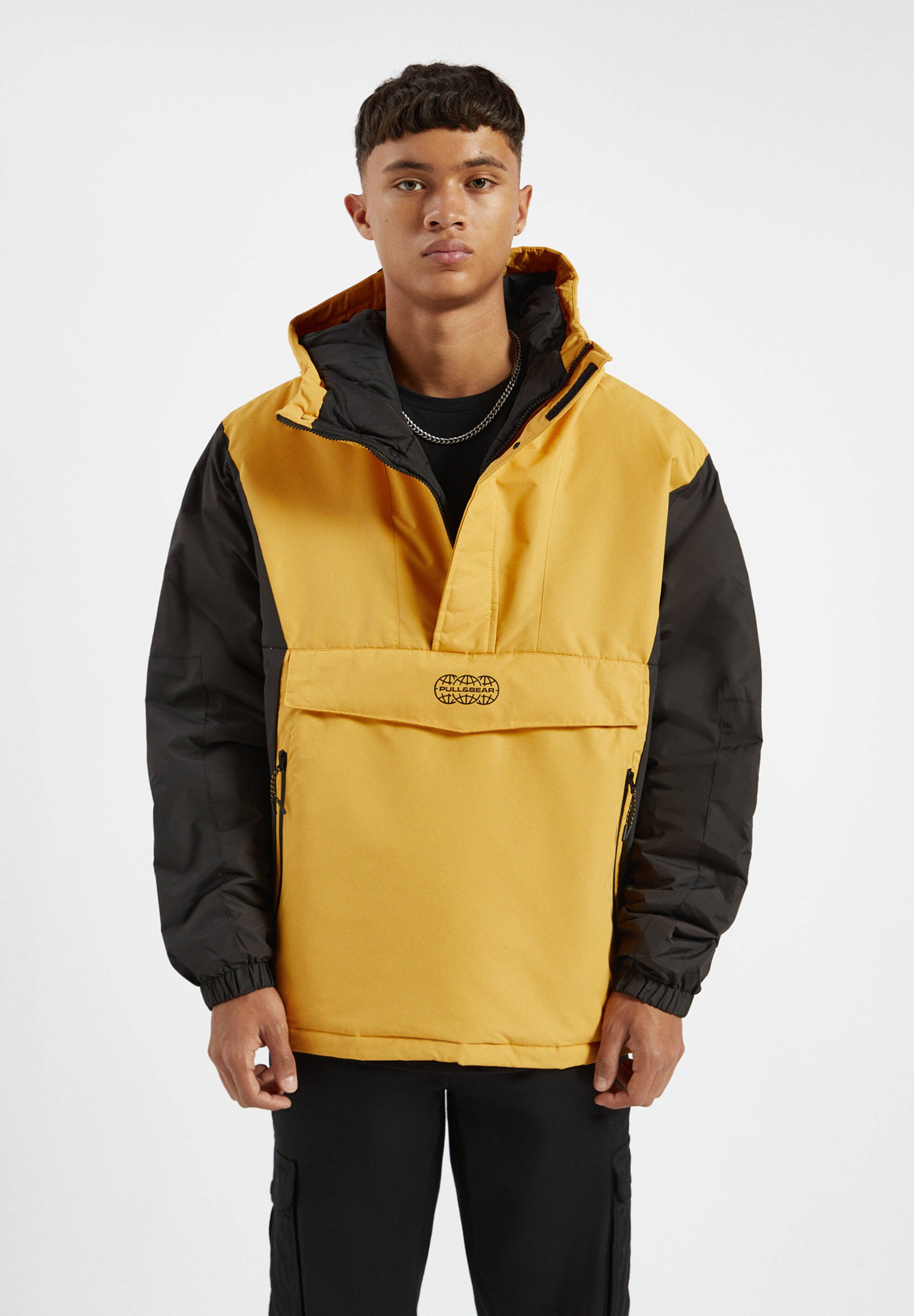 PULL&BEAR MIT BAUCHTASCHE Übergangsjacke yellow PULL&BEAR MIT BAUCHTASCHE UND KAPUZE Windbreaker yellow