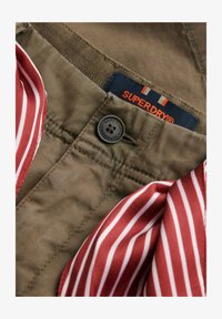 No seleccionado, dusty olive green