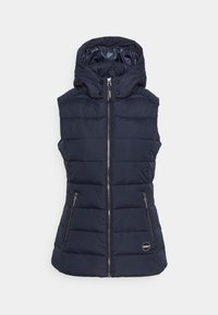 Granatowa pikowana kamizelka z kapturem, zamkiem z przodu oraz dwoma suwakami po bokach; posiada pikowany wzór i naszywkę z logo na dole.