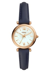 Montre Fossil dorée avec un cadran en nacre blanche, chiffres romains et un bracelet en cuir bleu. Boîtier rond et design minimaliste.