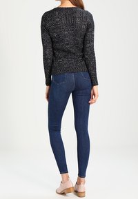 Vero Moda Tall Stickad tröja - black