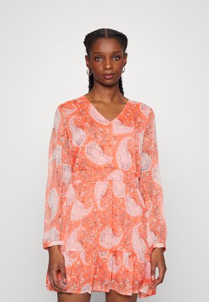 ONLY Petite ONLAVEY V-NECK - Kjole - tigerlily/warm paisley