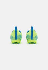 Puma ULTRA 5 PLAY MG JR UNISEX - Scarpe da calcio per terreni duri - fizzy apple/white/bluemazing