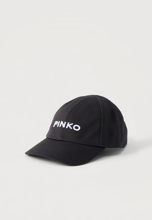 Casquette de baseball noire avec une visière courbée et un texte blanc "PINKO" brodé au centre à l'avant.