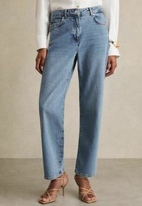 Reiss SELIN MID-RISE STRAIGHT PETITE - Avar lõikega teksad - light blue