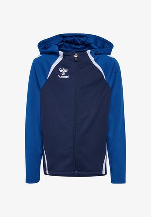 Blå og navy lynlåssportjakke med hætte, hvide accenter på skuldre og sider, og hummel-logo på venstre bryst.