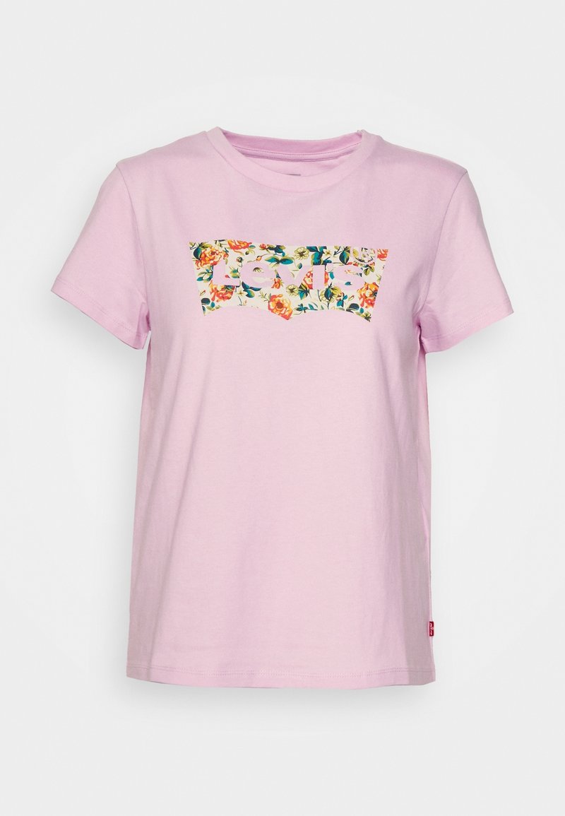 T-shirt rose clair à manches courtes avec un logo Levi's à motif floral sur la poitrine et une petite étiquette rouge sur la couture latérale gauche.