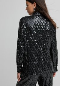 Next SEQUIN BUTTON UP TALL REGULAR FIT - Blúzka so zapínaním na gombíky - navy