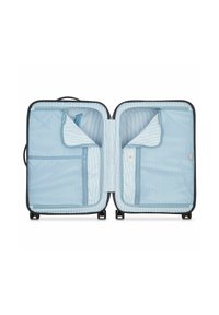 Valigia rigida con un interno a strisce blu chiaro. Presenta scomparti e tasche con zip per l'organizzazione, con bordi neri resistenti.