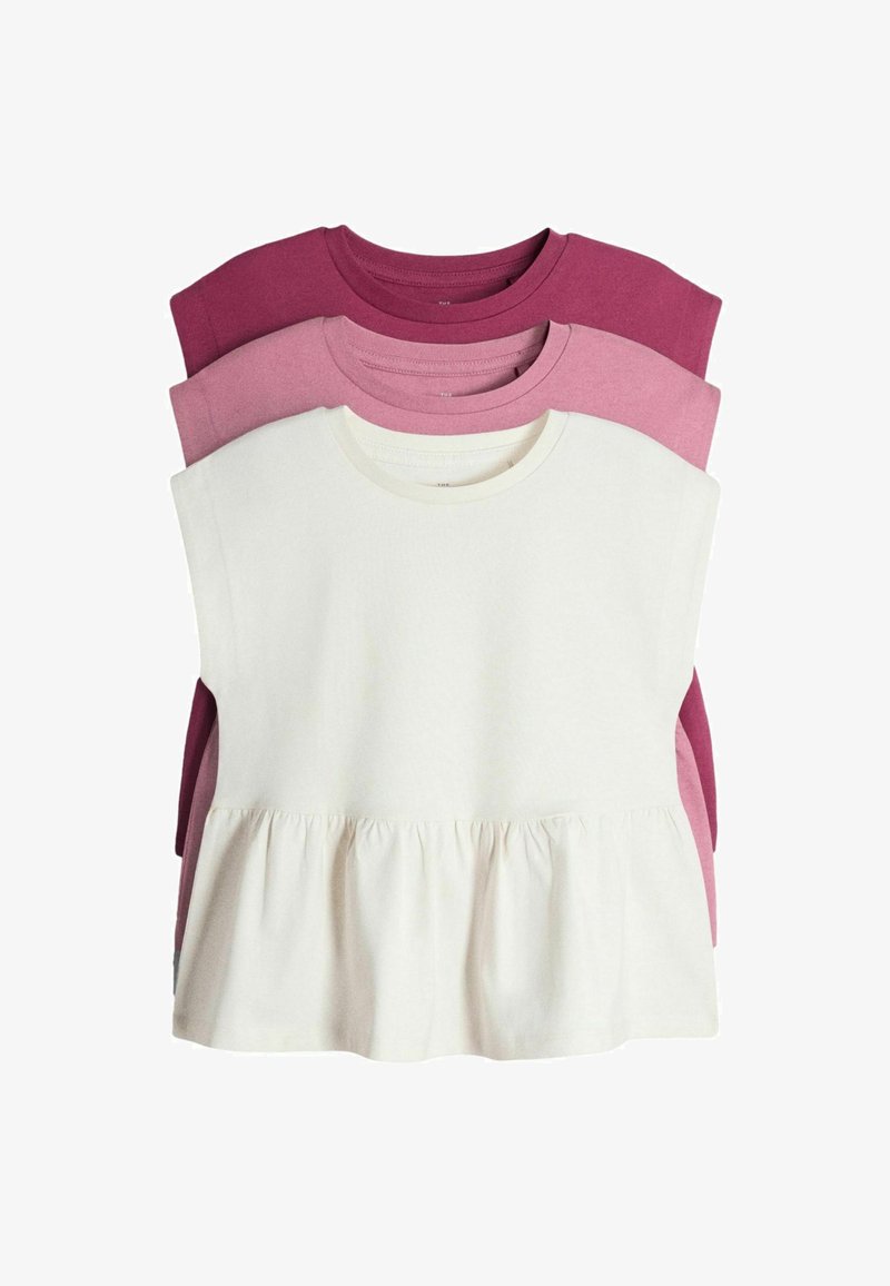 Trois hauts pour filles à manches courtes avec cols ronds, superposés en blanc, rose clair et rose foncé, avec un ourlet à volants sur le haut blanc devant.