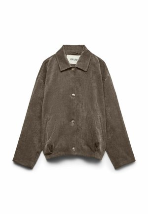 Pruun kohvritrikoo jakk nööpidega sulguriga, terava kraega, pikkade varrukatega ja küljetaskutega, asetatud lamedalt valgele taustale.