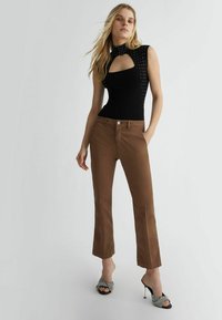 Liu Jo Jeans - BOTTOM UP  WITH BELT - Chino - biscuit Miniatuurafbeelding 1